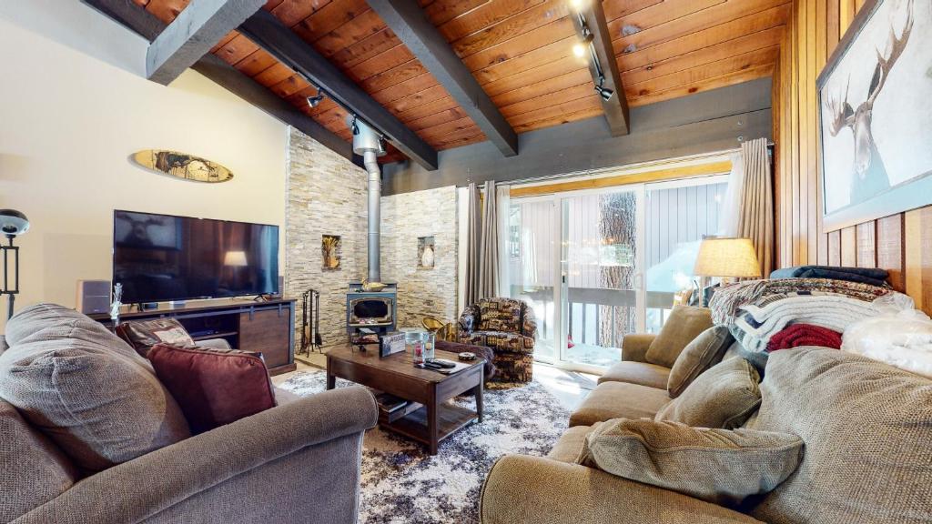Mammoth Estates 140 condo, Mammoth Lakes (updated prices 2024)