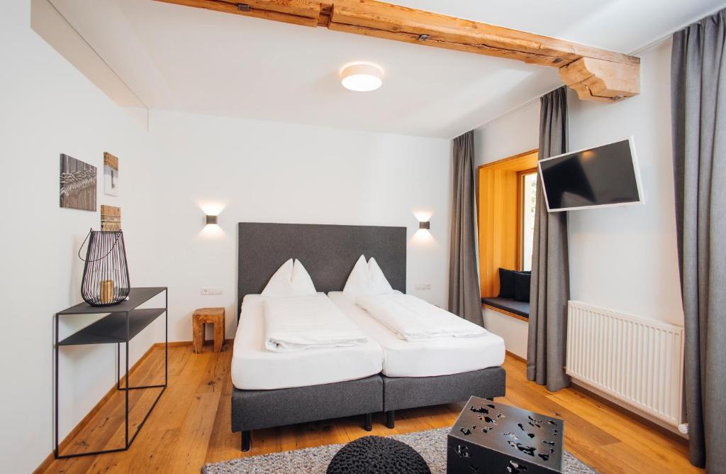Postel nebo postele na pokoji v ubytování Hotel Gasthof Hirschentenne