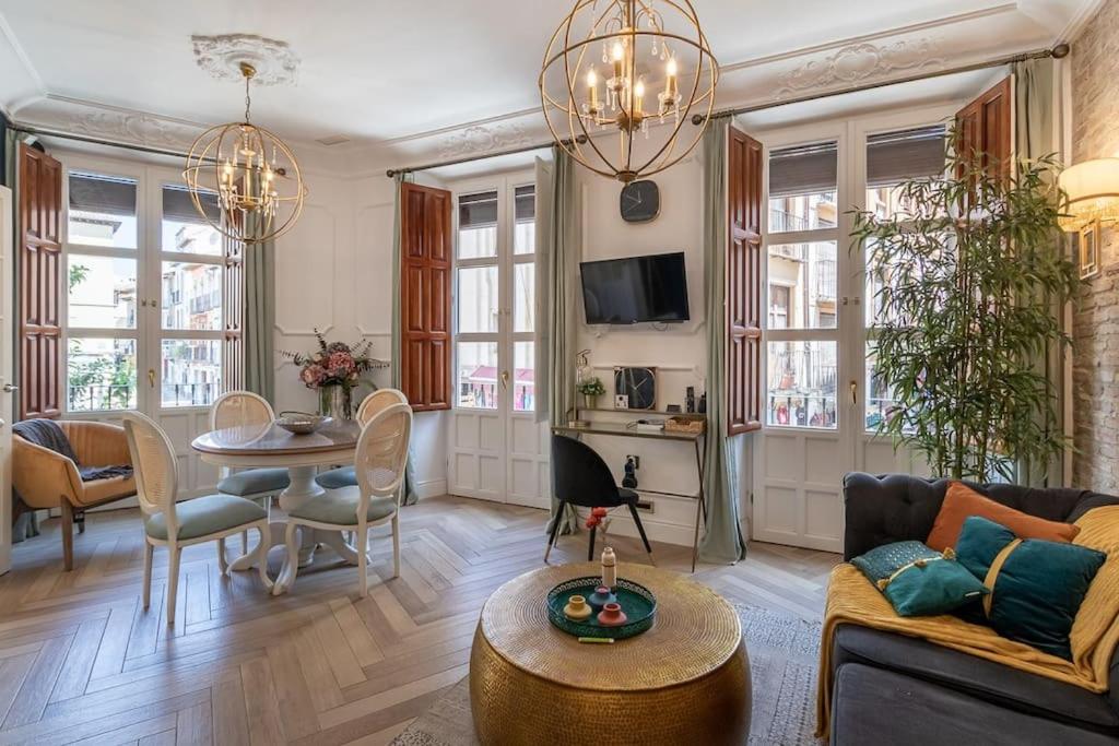 A television and/or entertainment centre at CH Elvira Luxury Apartment