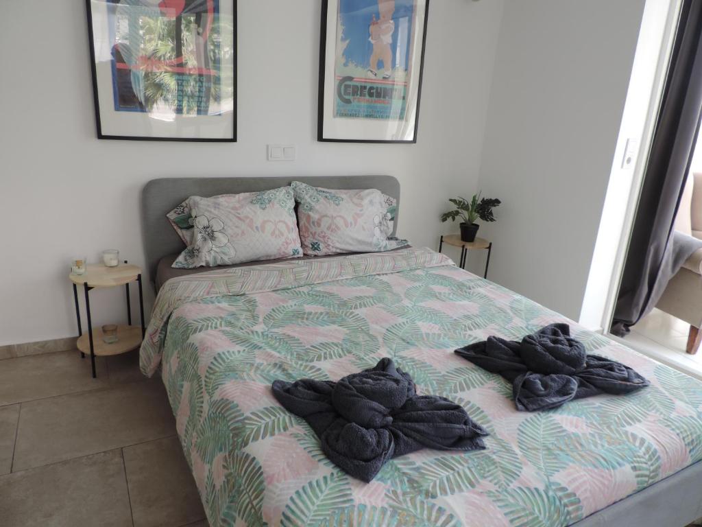 Posteľ alebo postele v izbe v ubytovaní Begonia City Center Apartment 230 BY NAMASTE ELITE