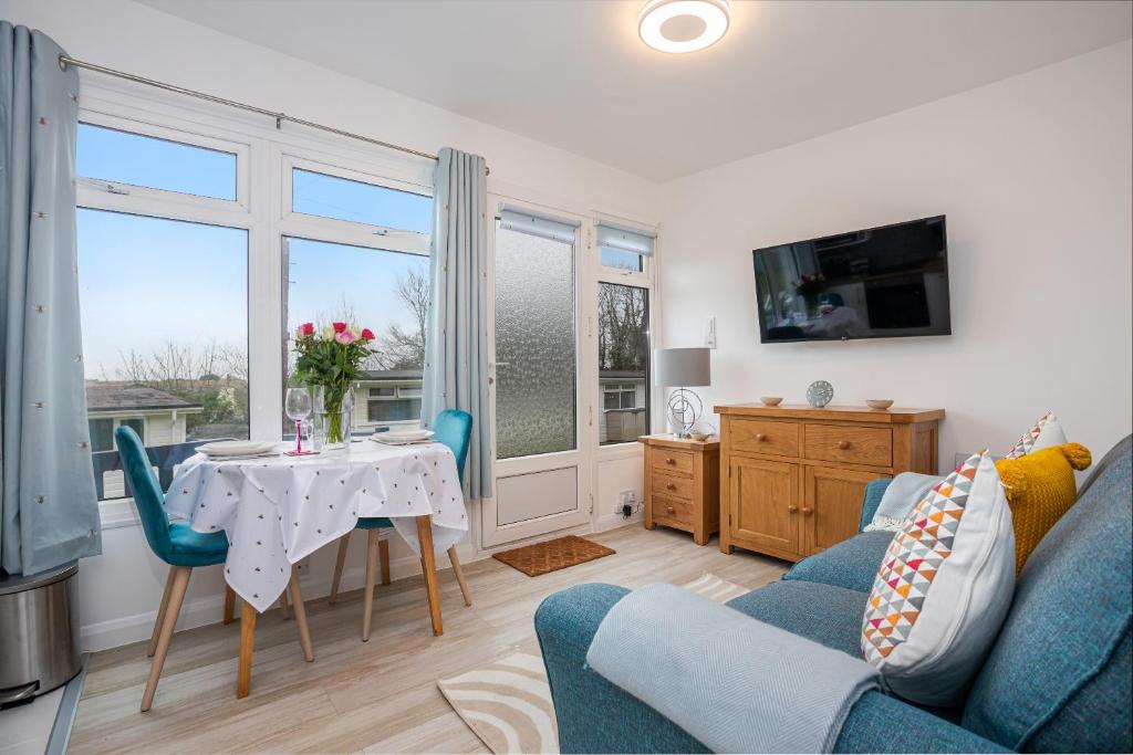 Chalet Seashell, Dartmouth (updated prices 2024)