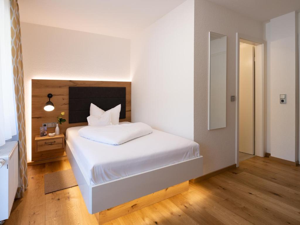 Postel nebo postele na pokoji v ubytování Wellnesshotel Ludinmühle