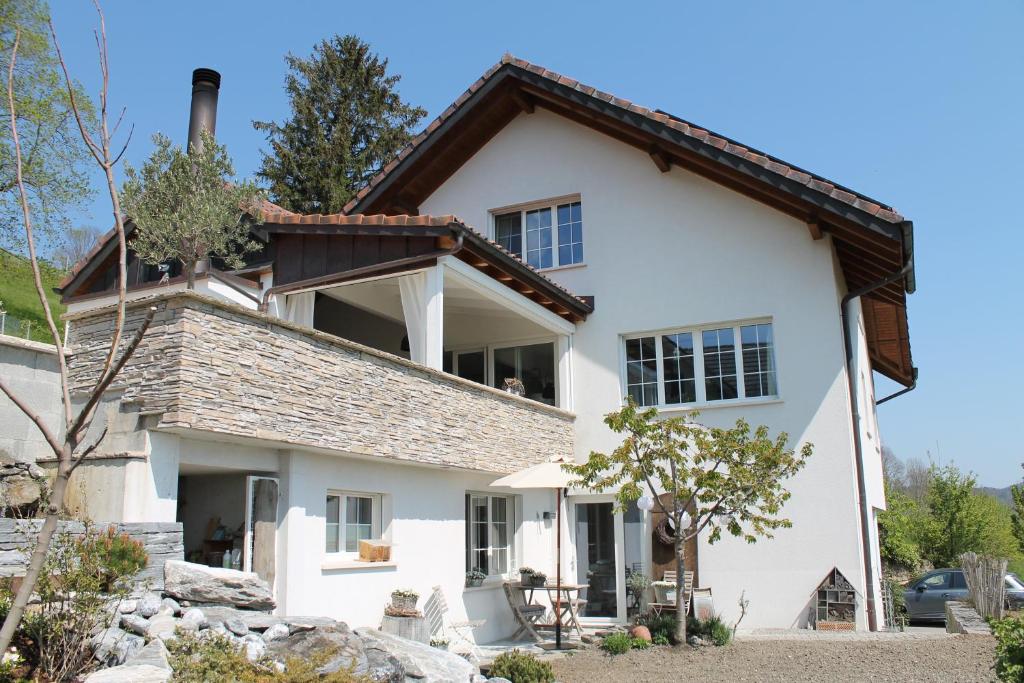 a white house with a brown roof at Filipponi's Träumli in Rüthi