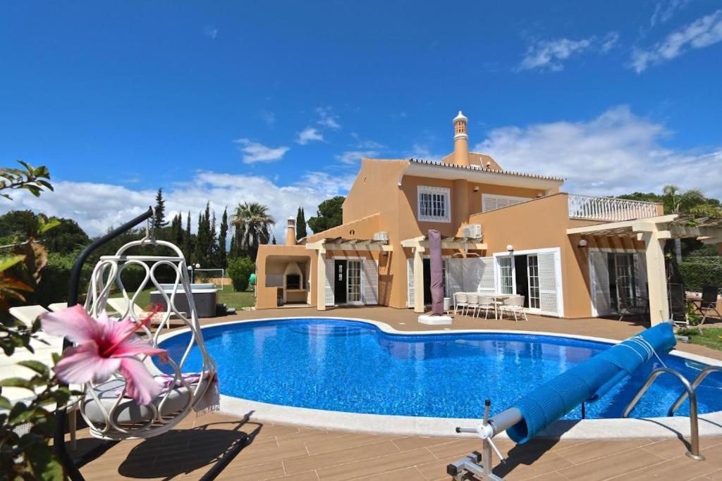 Elegant Vilamoura Old Village Villa Short walk to all restaurants and
