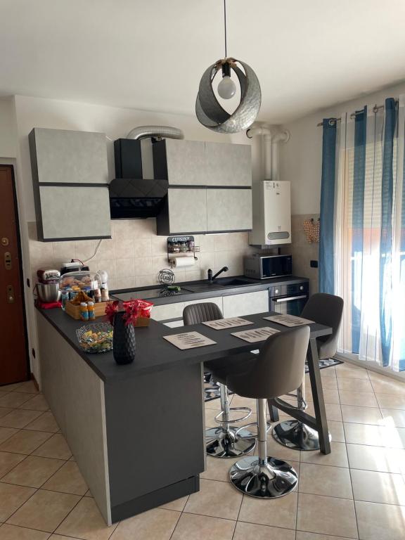 Lussuoso Bilocale con parcheggio gratuito - Apartamento De Una Habitación