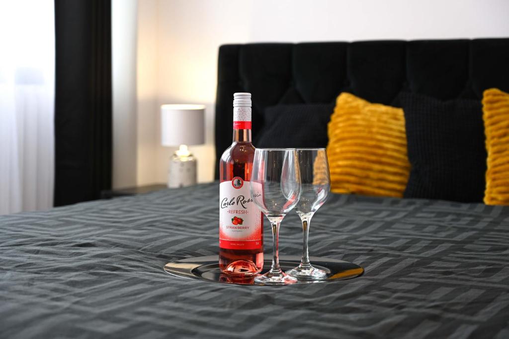 Nápoje v ubytovaní Glamour Apartment - w samym sercu miasta obok rynku, klimatyzacja, możliwy parking gratis