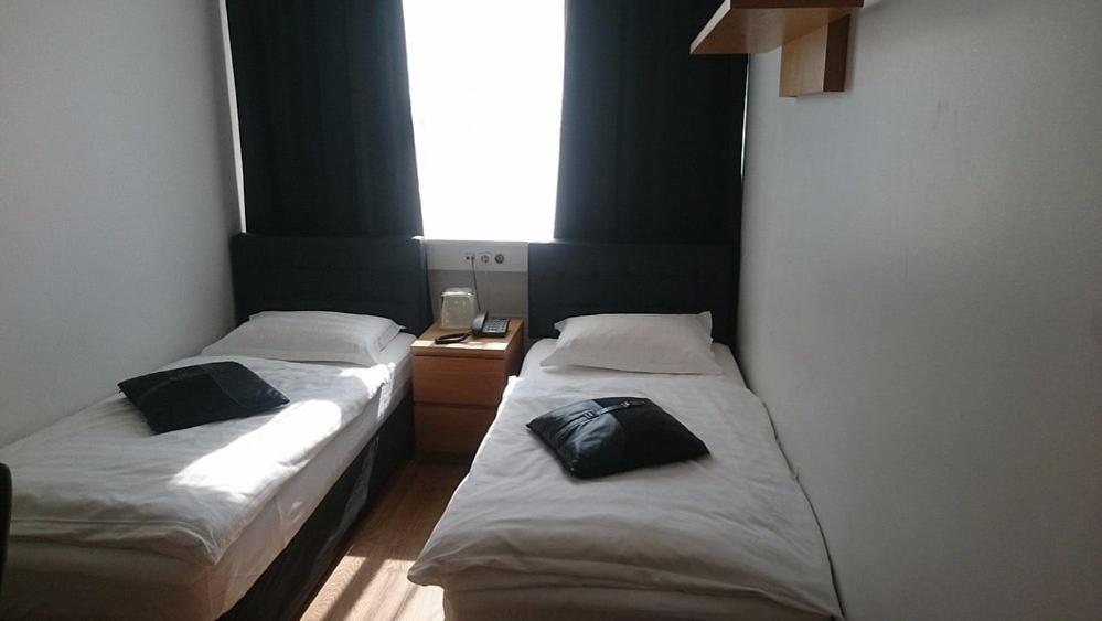 
Standard Twin Room with Shared Bathroom
