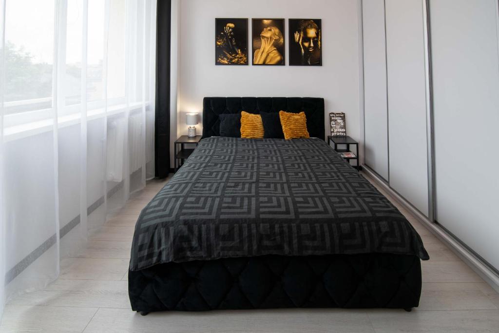 Posteľ alebo postele v izbe v ubytovaní Glamour Apartment - w samym sercu miasta obok rynku, klimatyzacja, możliwy parking gratis