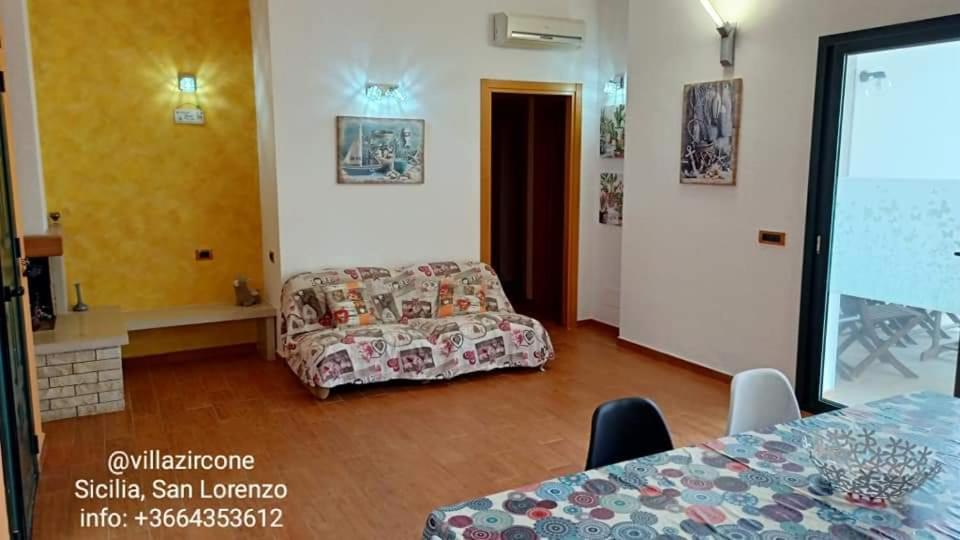 Postel nebo postele na pokoji v ubytování Reitani San Lorenzo Marzamemi Noto VILLA ZIRCONE