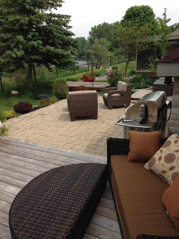 Cozy Luxury on the Thames in Ontario! - Deluxe Bungalow With Garden View