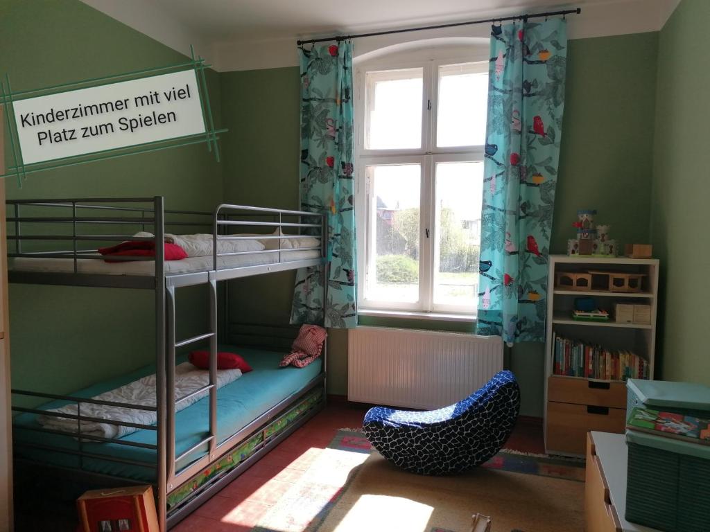 a bedroom with two bunk beds and a window at Gästewohnung Schwanenteich in Ueckermünde