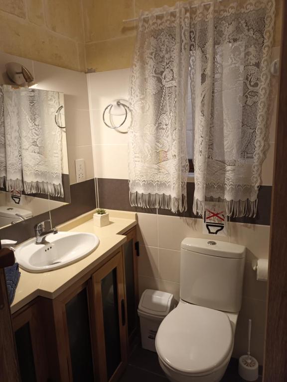 Koupelna v ubytování Ta Wigi Farmhouse