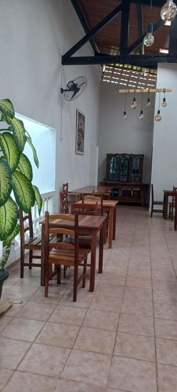 Restoran või mõni muu söögikoht majutusasutuses Pousada Neptun