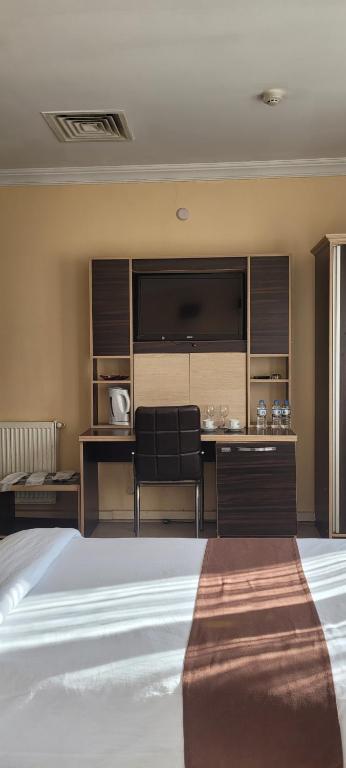 Postel nebo postele na pokoji v ubytování Güngören Hotel