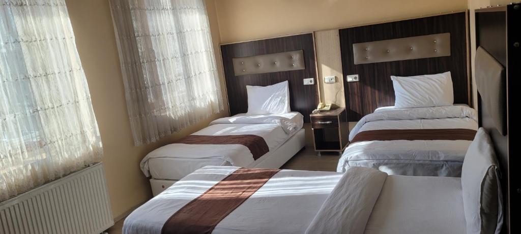 Postel nebo postele na pokoji v ubytování Güngören Hotel