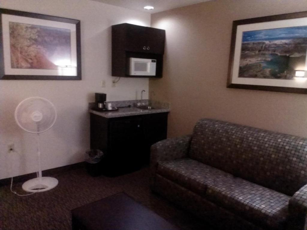 Posezení v ubytování Days Inn & Suites by Wyndham Page Lake Powell