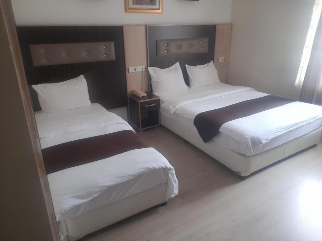 Postel nebo postele na pokoji v ubytování Güngören Hotel