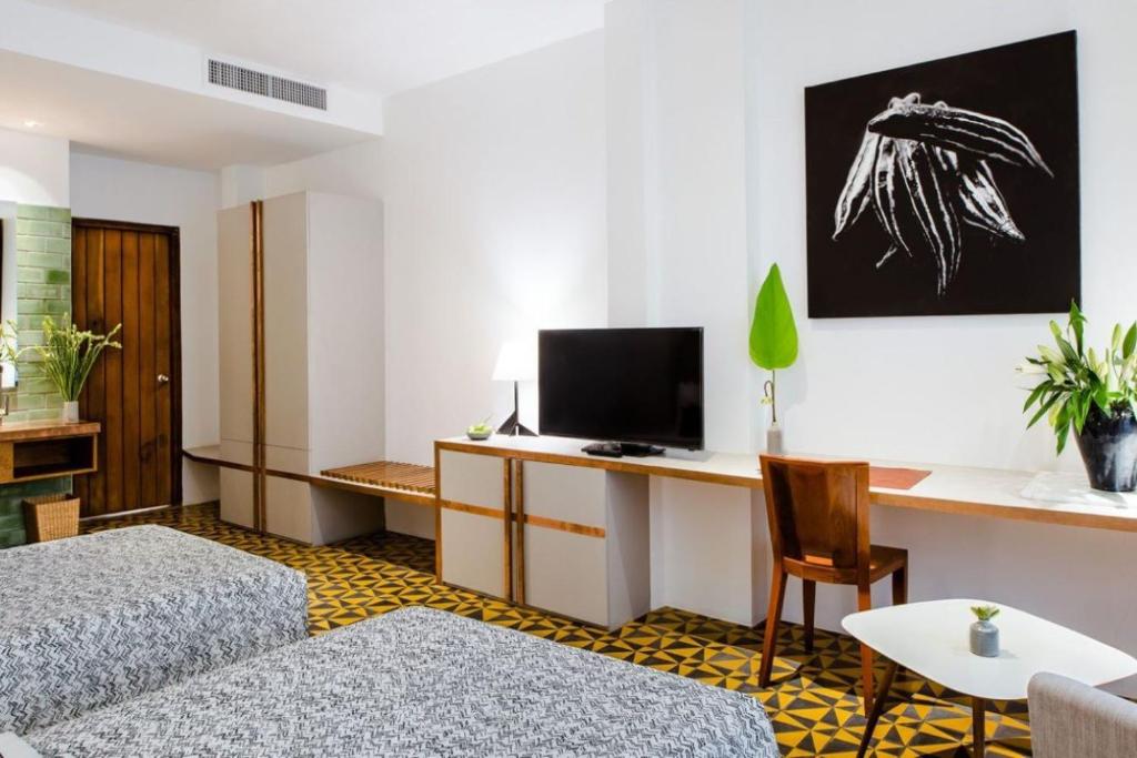TV a/nebo společenská místnost v ubytování Atelier Hotel