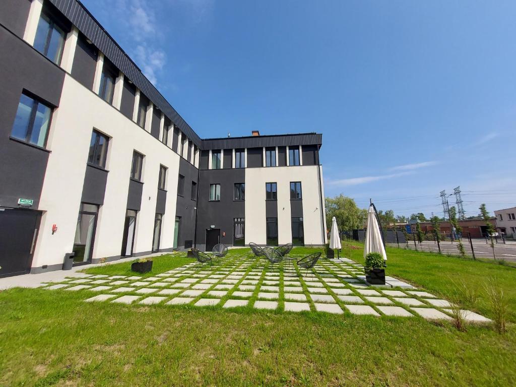 Vonkajšia záhrada v ubytovaní VANTA Business Center