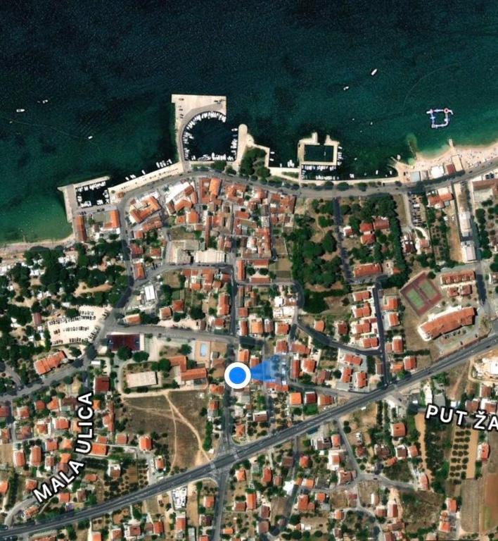 Nespecifikovaný výhled na destinaci Sveti Filip i Jakov nebo výhled na město při pohledu z apartmánu