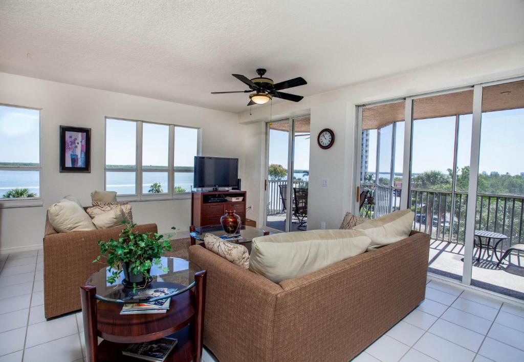 Island Beach Club 304, 2 Bedrooms, Pool, Elevator, WiFi, Sleeps 6, Bay