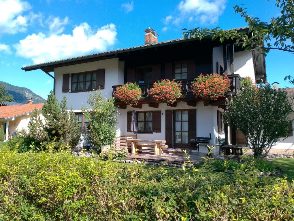 a house with flowers in front of it at Gipfelblick am Wössenerbach in Unterwössen