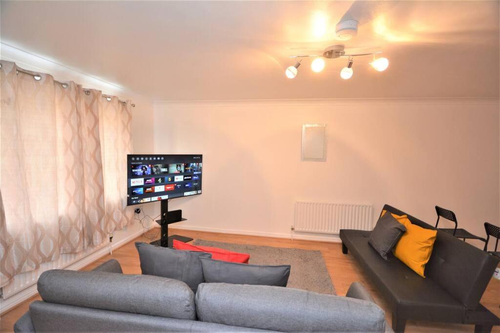 Spacious TwoBedroom Apartment, Dagenham (updated prices 2024)