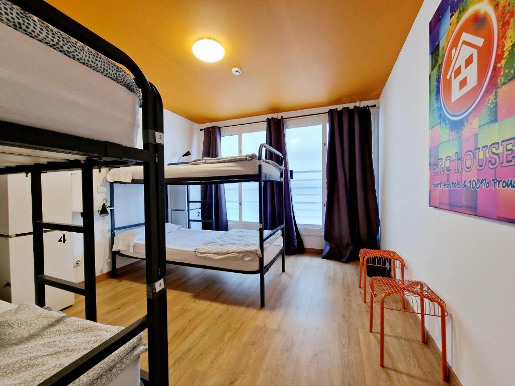 Postel nebo postele na pokoji v ubytování Arc House Barcelona