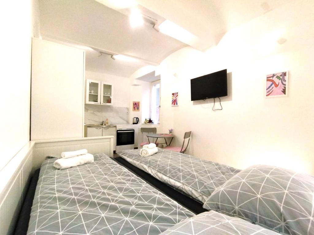 Good Vibrations Apartments