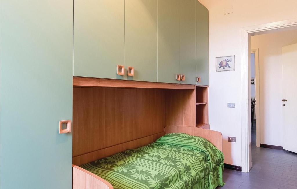Łóżko lub łóżka w pokoju w obiekcie Nice Apartment In Marti Pi With Wifi