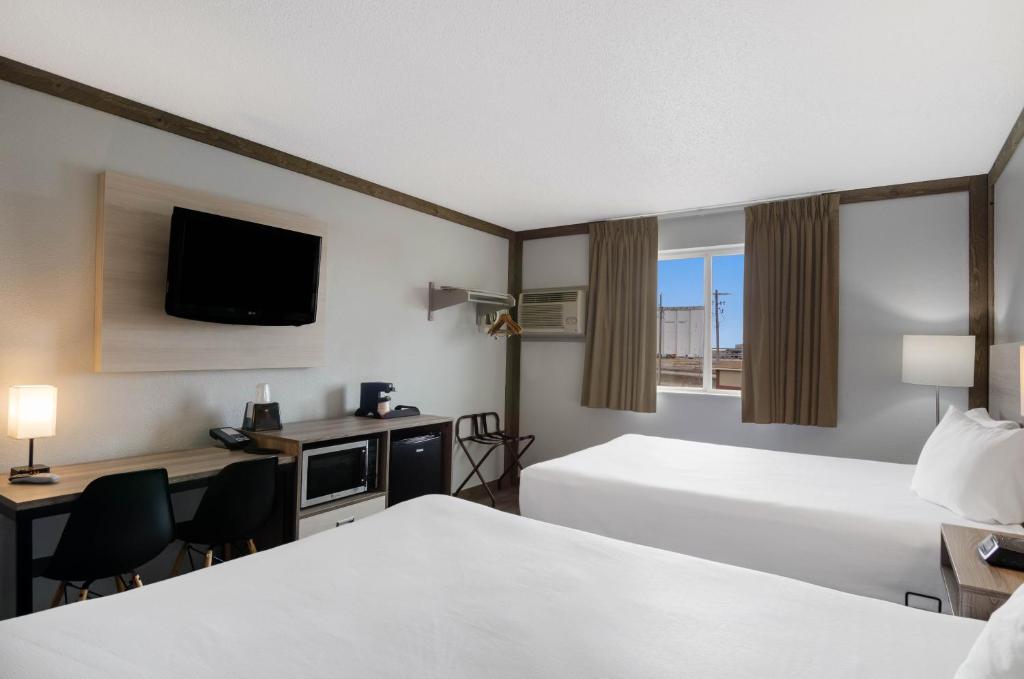 Postel nebo postele na pokoji v ubytování Econo Lodge Scottsbluff