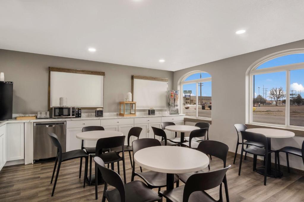 Kuchyň nebo kuchyňský kout v ubytování Econo Lodge Scottsbluff