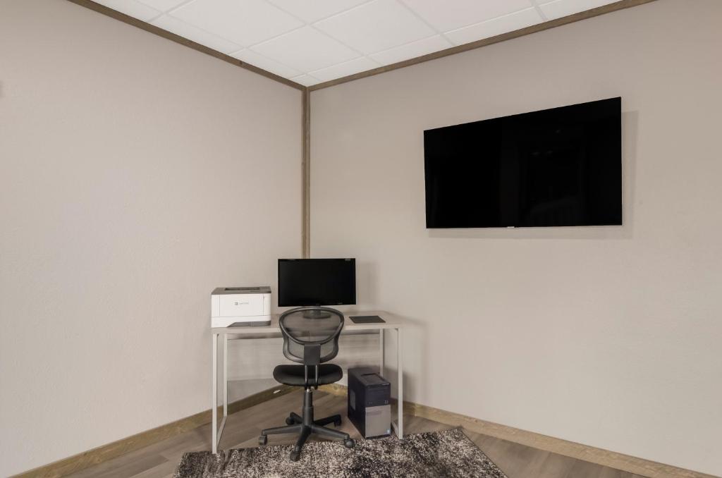 TV a/nebo společenská místnost v ubytování Econo Lodge Scottsbluff