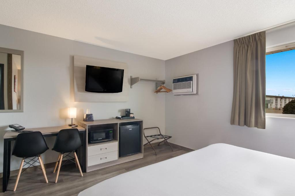 TV a/nebo společenská místnost v ubytování Econo Lodge Scottsbluff