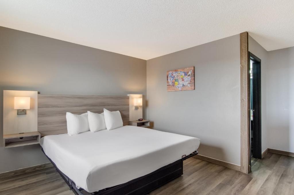 Postel nebo postele na pokoji v ubytování Econo Lodge Scottsbluff