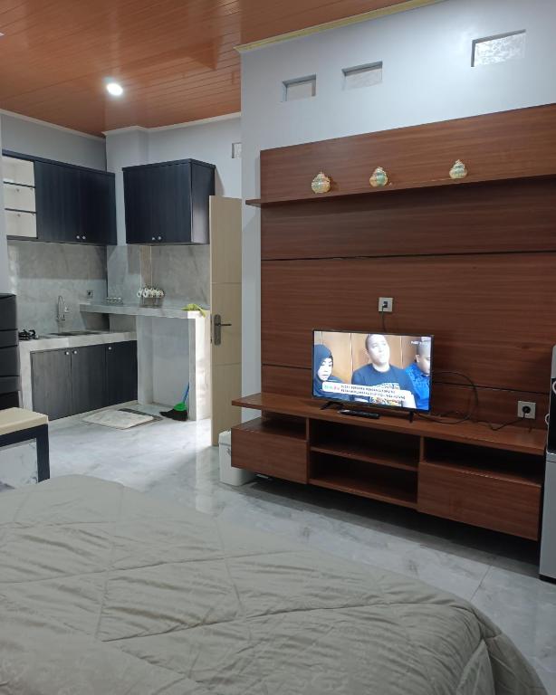 A television and/or entertainment centre at Anyak's place Syariah