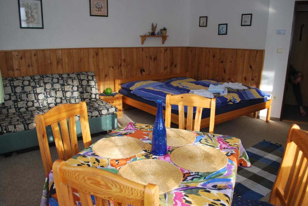 Łóżko lub łóżka w pokoju w obiekcie M+M Apartmán