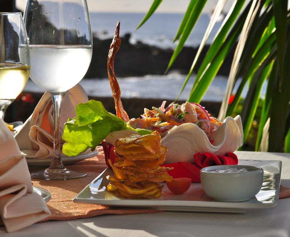 Comida en o cerca de este hotel