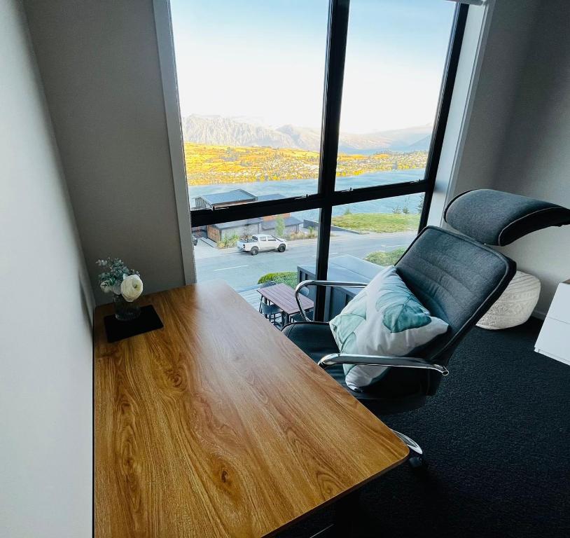 Posezení v ubytování Queenstown Lake and Mountain View Retreat Free Wifi Free Street Parking