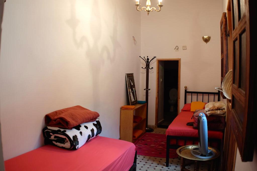 Postel nebo postele na pokoji v ubytování Riad Mikou