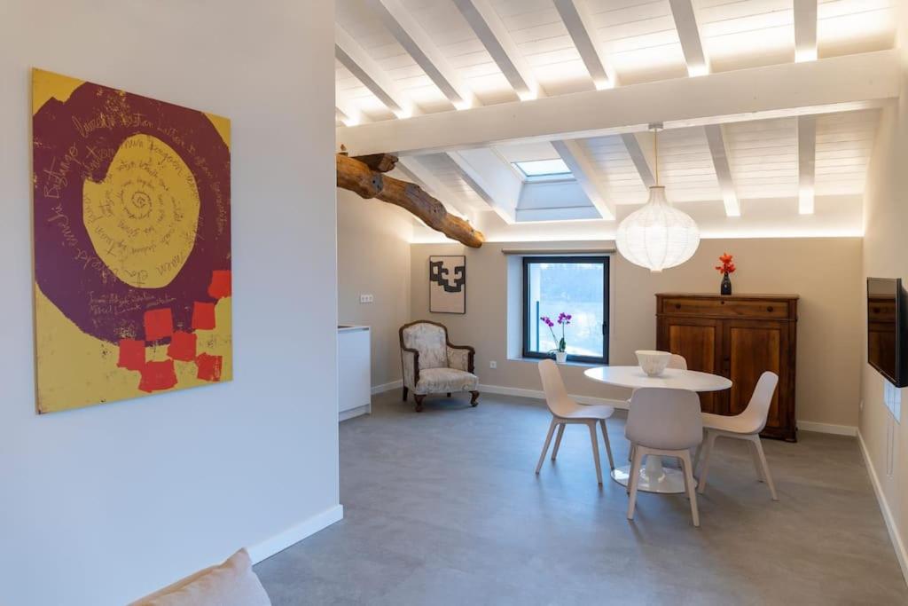 a dining room with a table and chairs at Apartamentos en Baztan HIRU KABI, HIGA in Lecároz