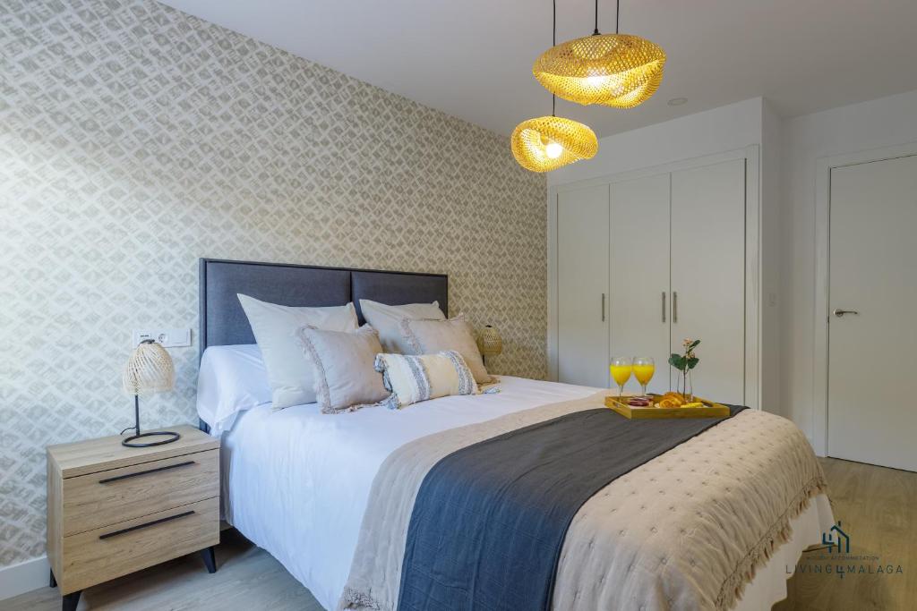 Posteľ alebo postele v izbe v ubytovaní Living4Malaga Boho Chic Apartment