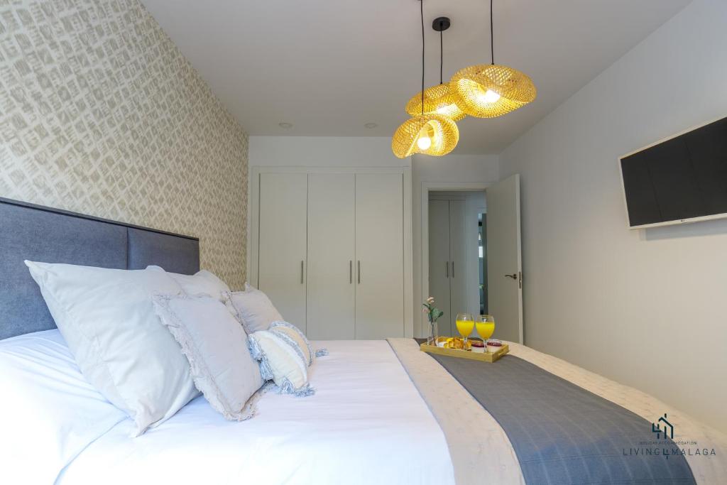 Posteľ alebo postele v izbe v ubytovaní Living4Malaga Boho Chic Apartment