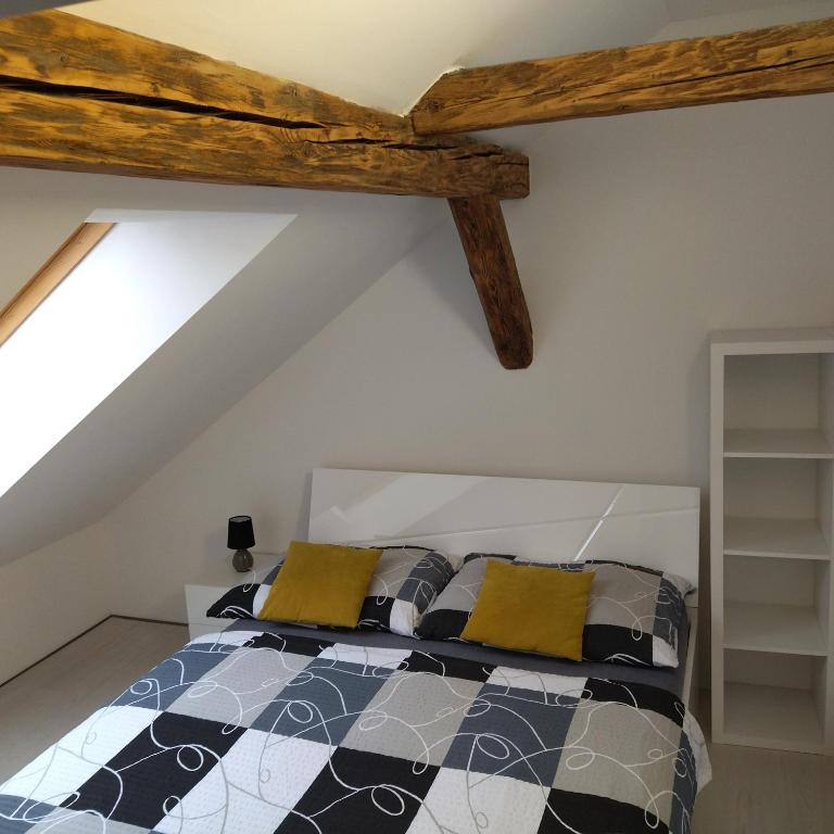 Postel nebo postele na pokoji v ubytování Apartmány s výhledem na zámek