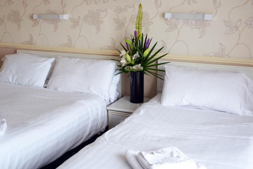 Lyndene Hotel - Resim 24