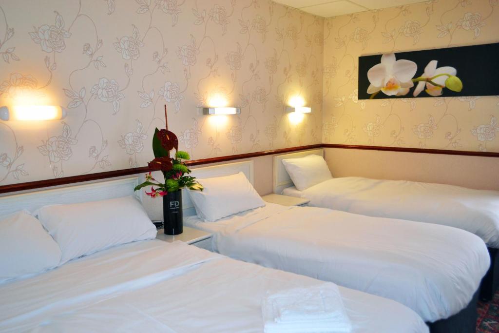 Lyndene Hotel - Resim 25