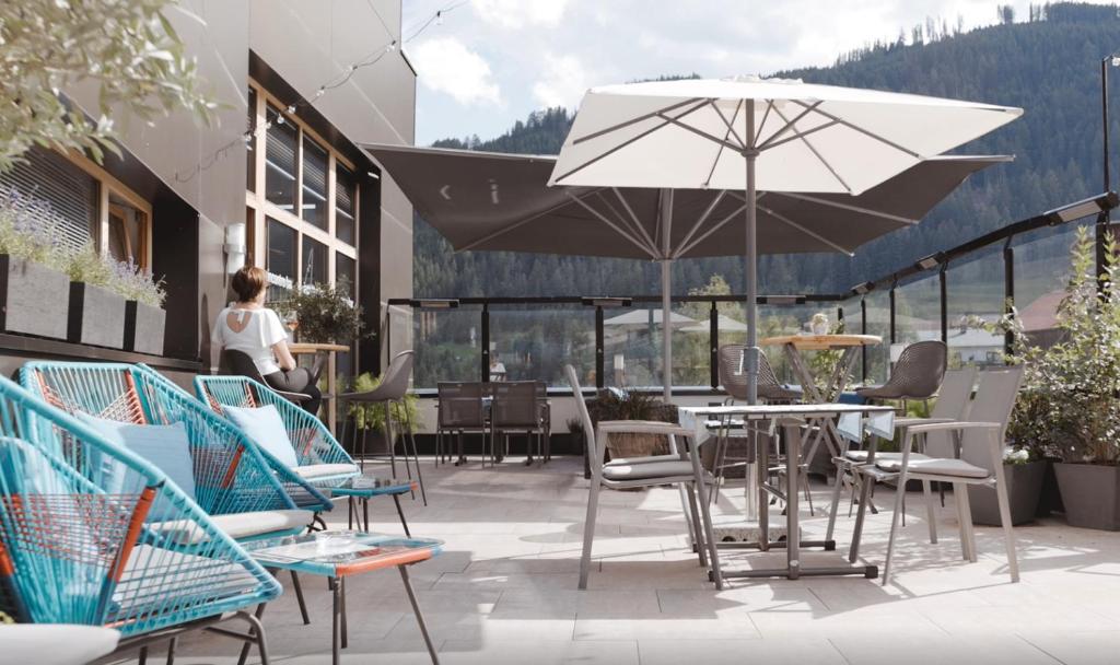 Nespecifikovaný výhled na hory nebo výhled na hory při pohledu z hotelu