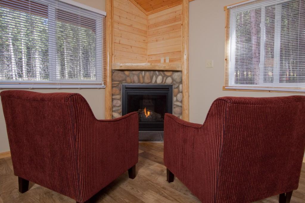 Een zitgedeelte bij Jasper East Cabins