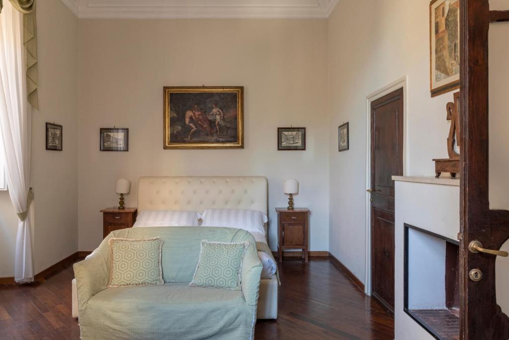 Postel nebo postele na pokoji v ubytování Hotel Scalinata Di Spagna