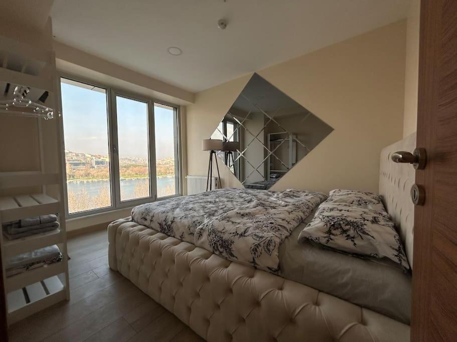 a bedroom with a large bed and a large window at Wunderschönes Apartment mit Blick aufs GoldeneHorn in Istanbul